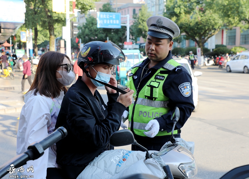 凝心聚力为创城，岳西交警在行动